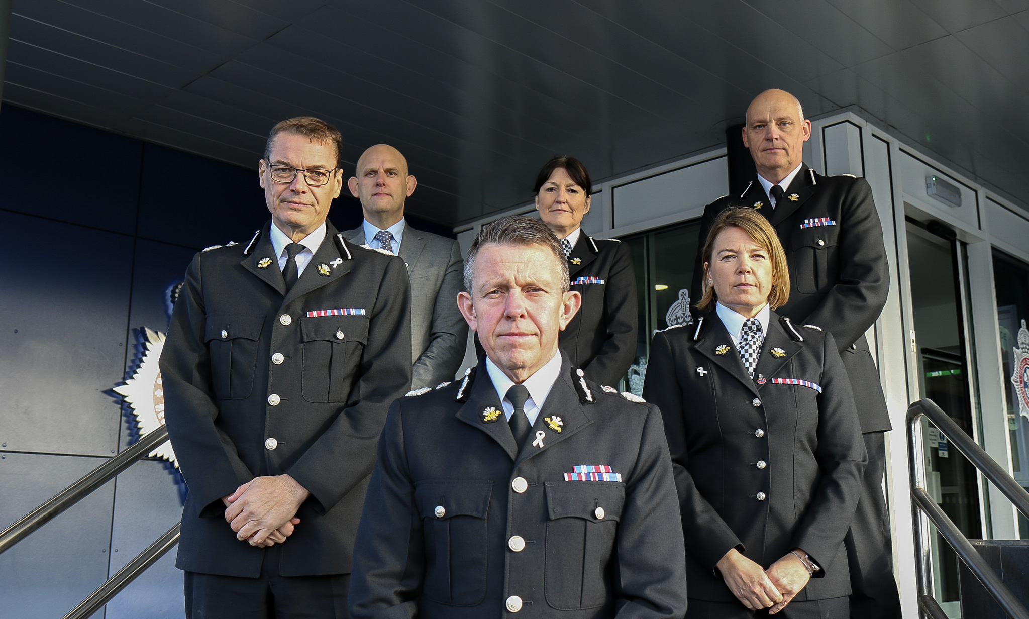 Chief Officers wearing white ribbons